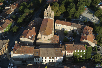 L'église Saint-Martin à Nailloux - Cet édifice du XVIe siècle  présente des éléments remarquables tels que des sujets en albâtre  du XVe siècle représentant la passion du Christ, des stalles et  un autel en marbre de Caunes venus de l’Abbaye de Boulbonne,  une table de communion du XVIIIe siècle.