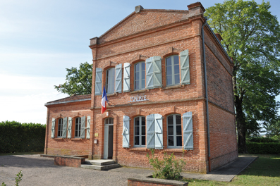 Dans le cadre de l’achat d’un terrain à bâtir, il convient de s’assurer auprès de la mairie qu’il n’existe pas de droit de préemption urbain susceptible d’être exercé par le maire de la commune pour réaliser un projet urbain d'intérêt général. 