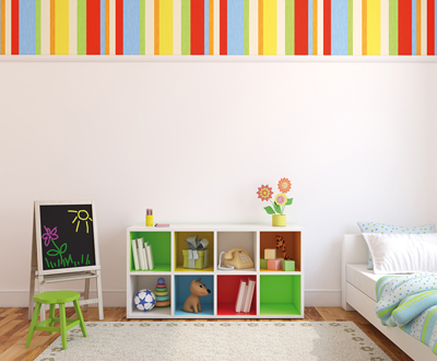 A l’image de cette chambre haute en couleurs, la chambre d’enfant est de moins en moins typée. Petite fille ou petit garçon, certaines décorations mixtes imposent un nouveau style.