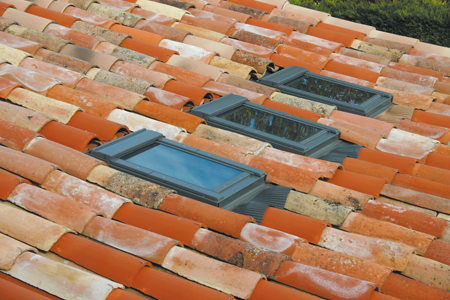 La fenêtre de toit doit répondre à certaines exigences en matière d'isolation phonique et thermique